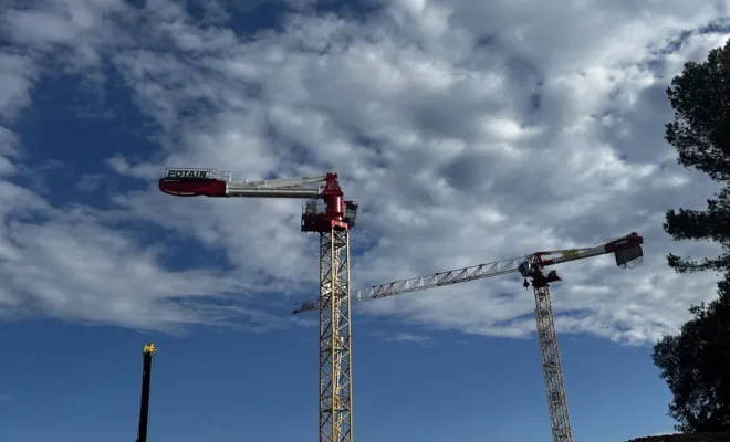 Montage grue chantier BIOT 